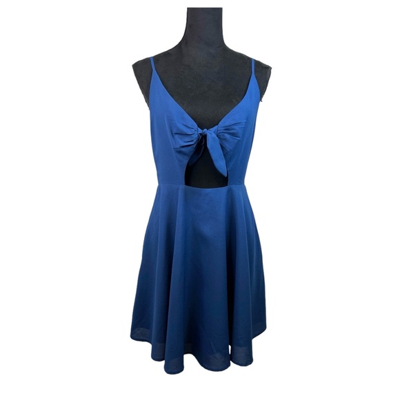 Urban Outfitters Kimchi Blue Navy Front Tie
Keyhole Skater Dress Size 6 - Picture 3 of 13